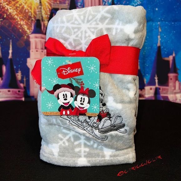 New Disney‎ Mickey Minnie Mouse Christmas Gray 2Pack Sleigh Ride Hand Towels - Picture 3 of 4